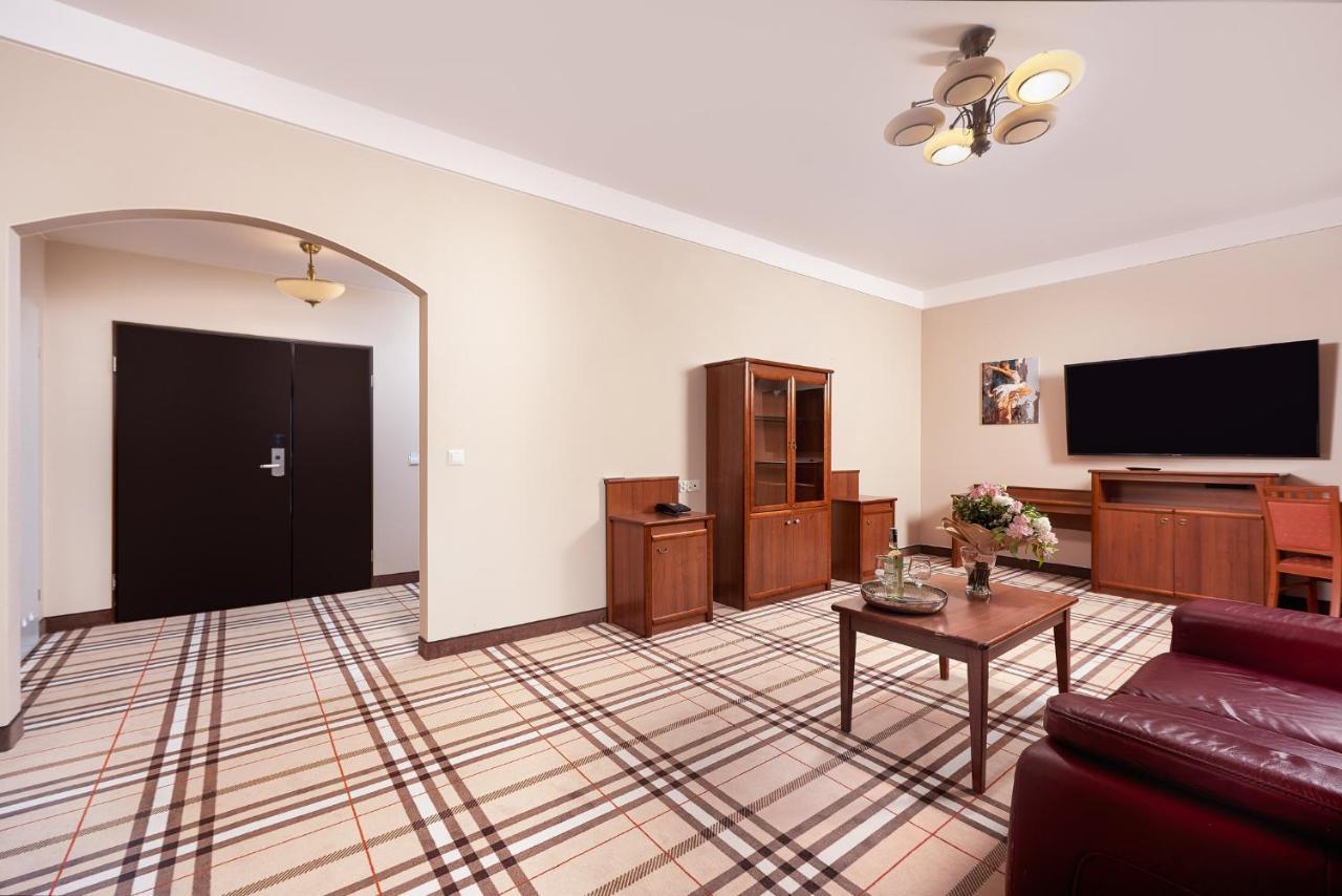Hotel Anton By Dns Pruszków Eksteriør bilde